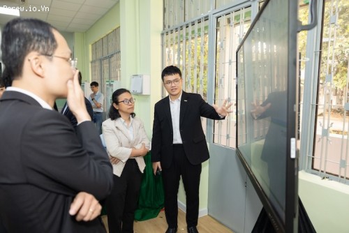 Không Chỉ Sách Vở: Đại Học Việt Nam Đang 'Chơi Lớn' Với eSports và Năng Lượng Xanh!